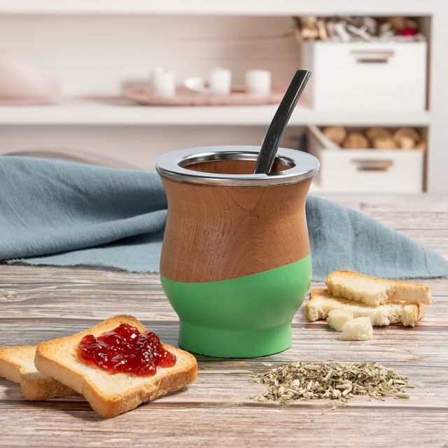 Mate camionero pintado con bombilla