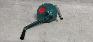 BOMBA MANUAL ROTATIVA COMBUSTIBLE.