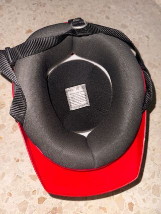 Dos cascos de moto