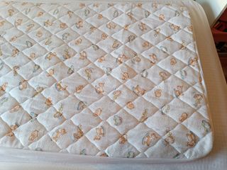 Cubre colchón impermeable maxicuna/cama infantil
