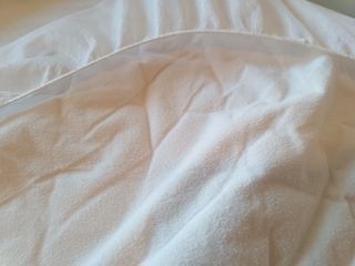 Cubre colchón impermeable maxicuna/cama infantil