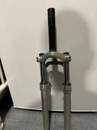 HORQUILLA MTB SHOWA 26” V-BRAKE