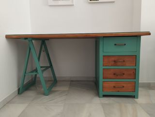 Escritorio de madera maciza restaurado