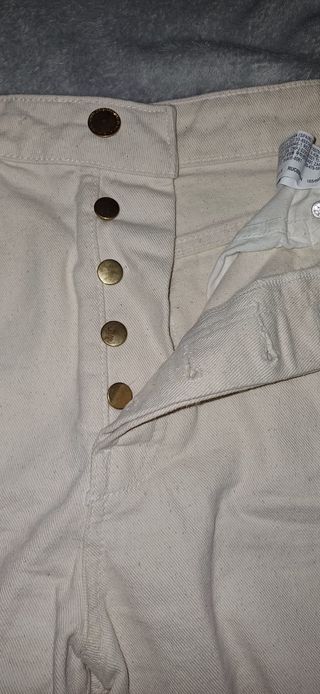 Pantalón corto beige
