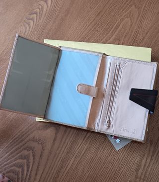 Billetera con monedero piel.