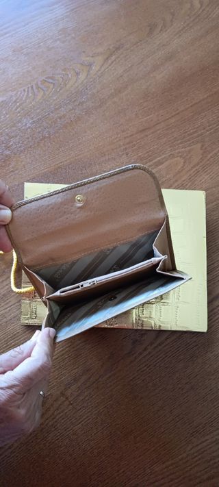 Billetera con monedero piel.