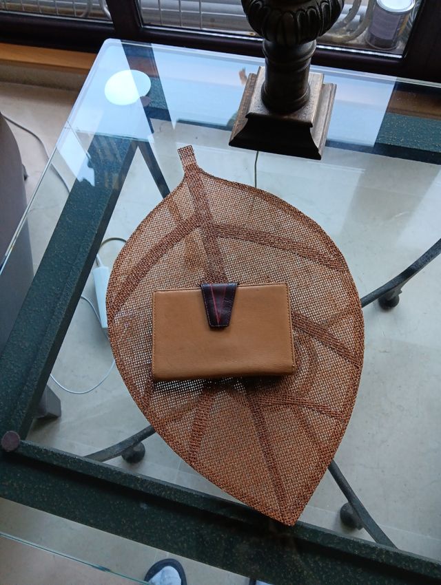 Billetera con monedero piel.