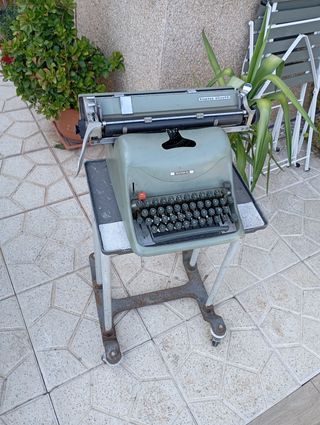 Maquina de escribir olivetti