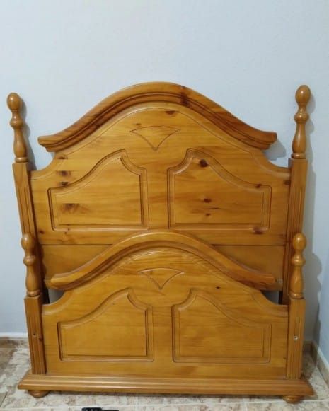 Cabecero, piecero y mesita