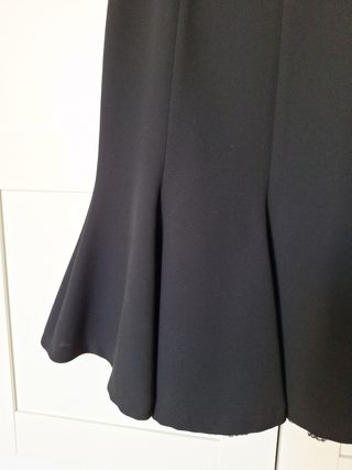 Falda con puntilla ZARA midi color negro