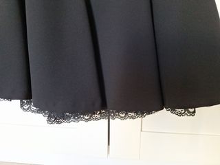 Falda con puntilla ZARA midi color negro