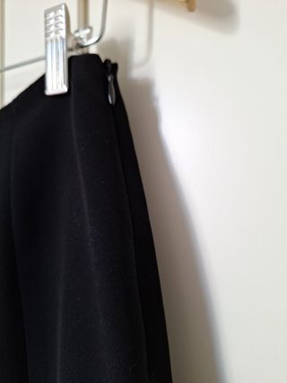 Falda con puntilla ZARA midi color negro
