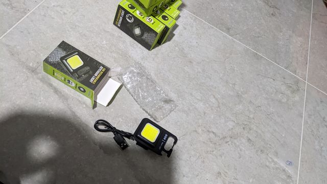  ✅Linternas con imán recargable 