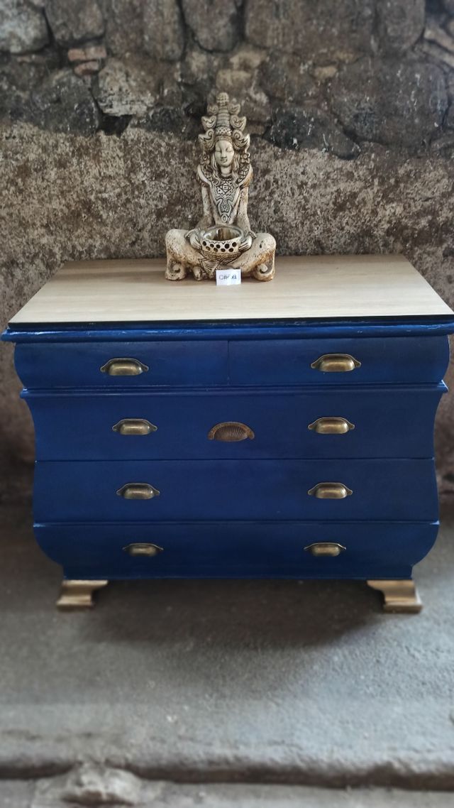 Cómoda provenzal restaurada azul