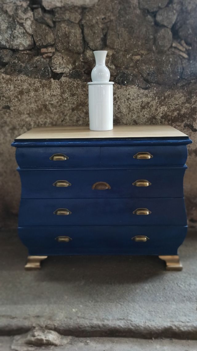 Cómoda provenzal restaurada azul