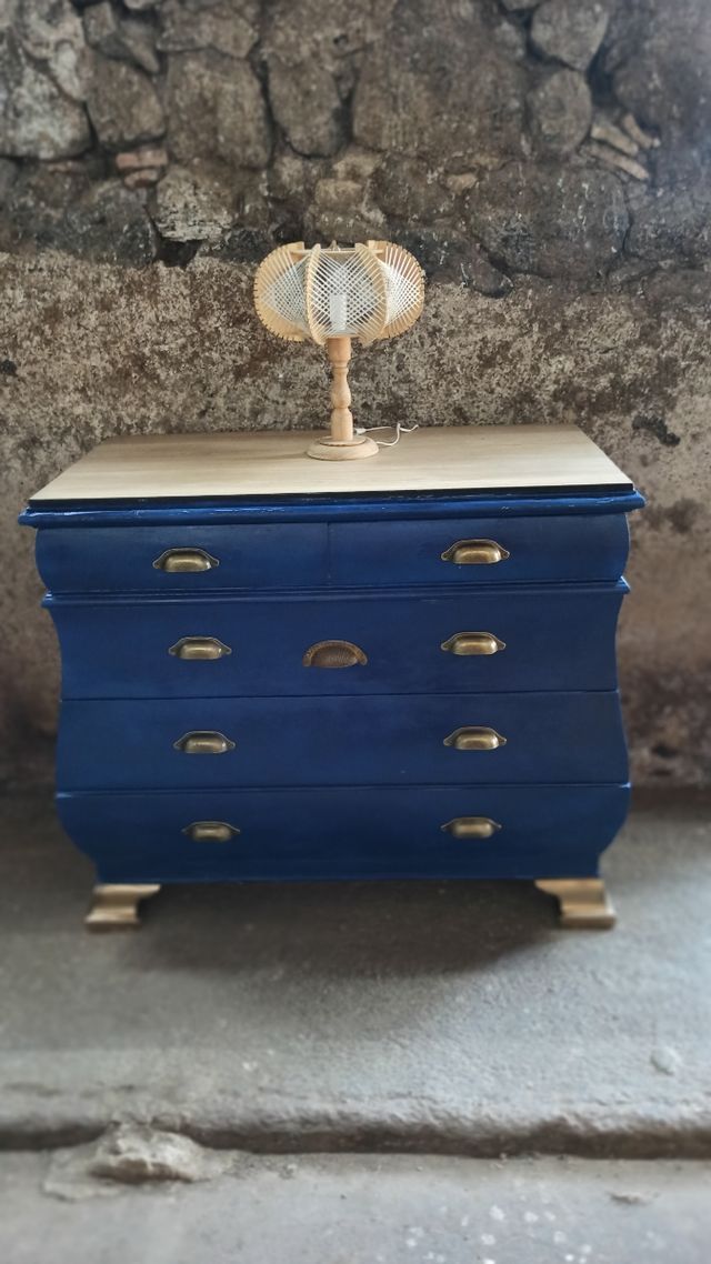 Cómoda provenzal restaurada azul