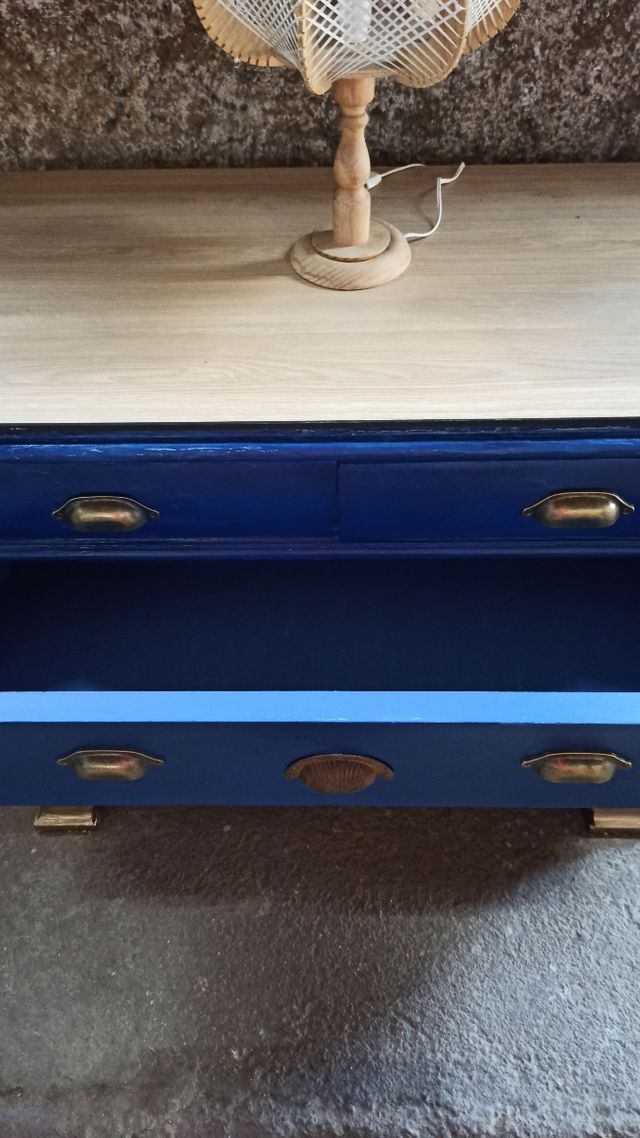 Cómoda provenzal restaurada azul