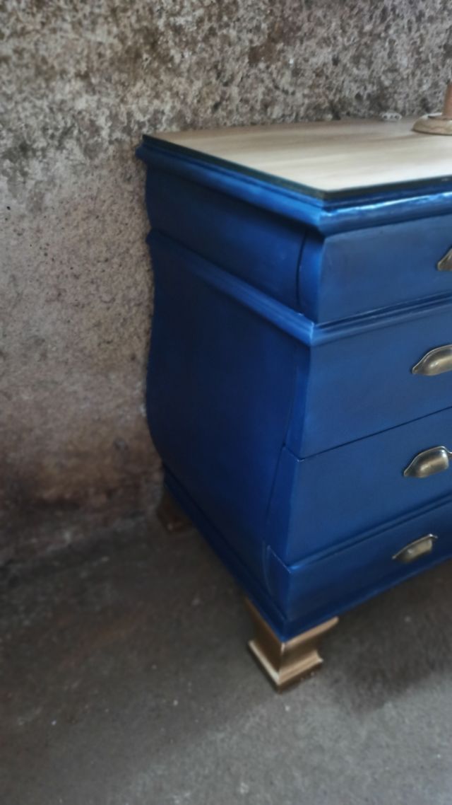 Cómoda provenzal restaurada azul