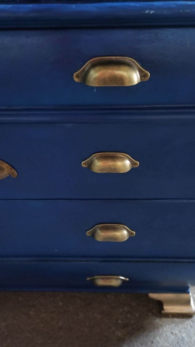 Cómoda provenzal restaurada azul