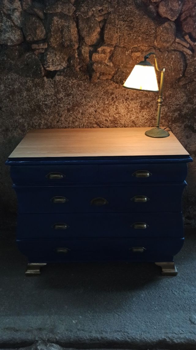 Cómoda provenzal restaurada azul