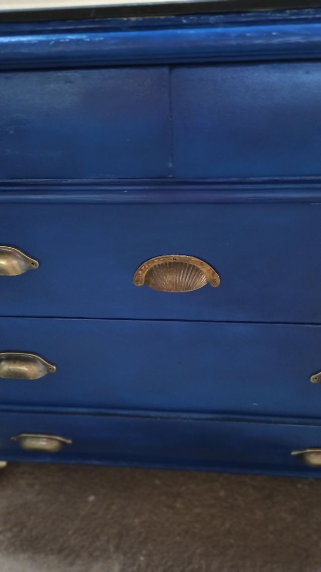 Cómoda provenzal restaurada azul