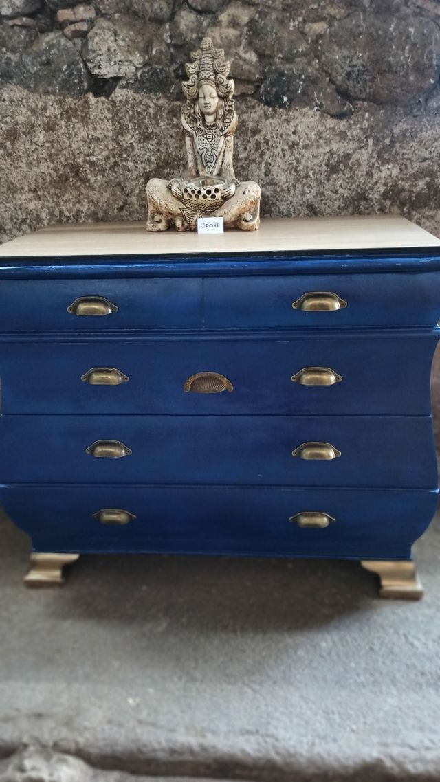 Cómoda provenzal restaurada azul