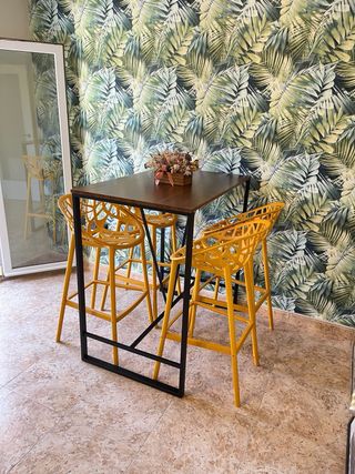 Conjunto mesa alta y sillas altas