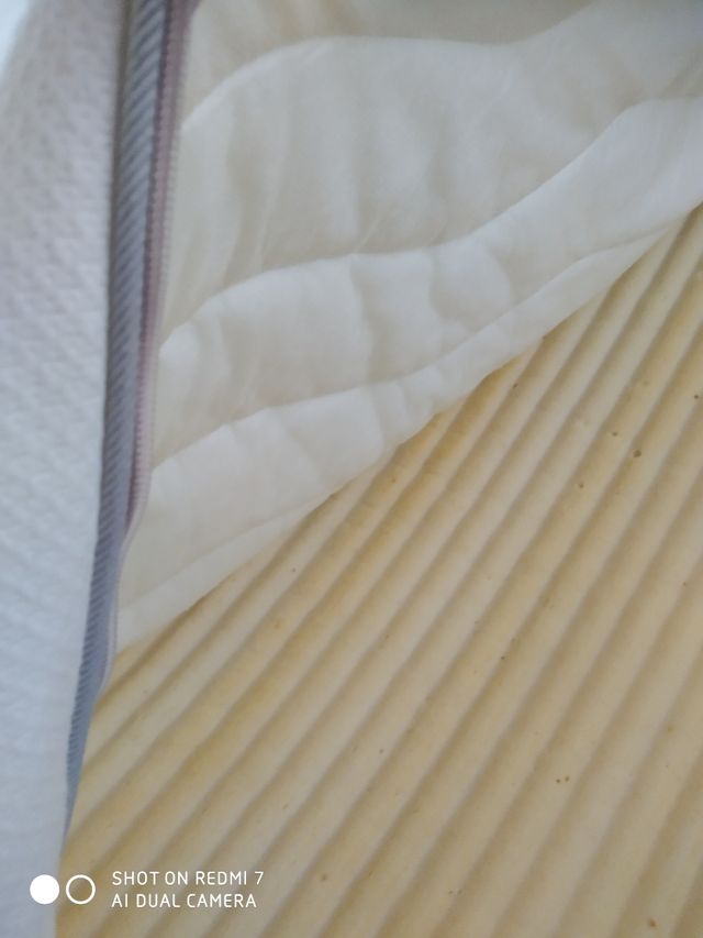 Colchón LÁTEX, 200 X 145 cm. Seminuevo.