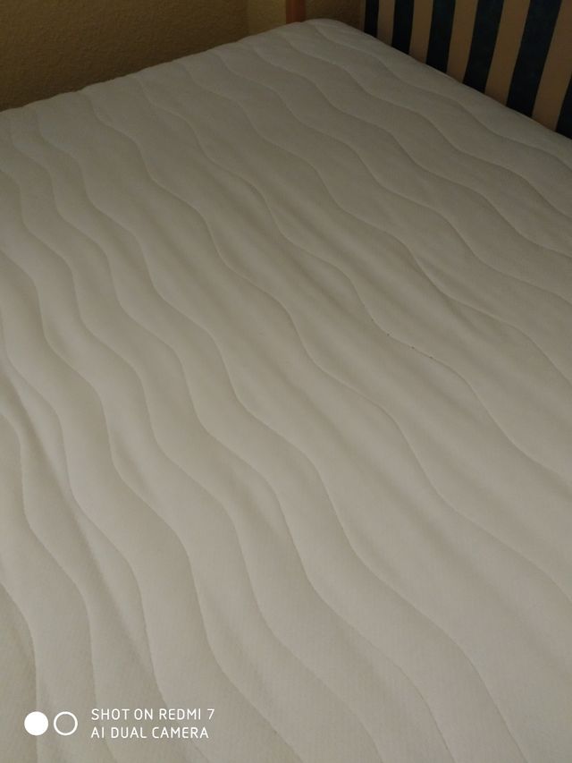 Colchón LÁTEX, 200 X 145 cm. Seminuevo.