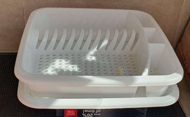 Escurre Platos. Escurre cubiertos.