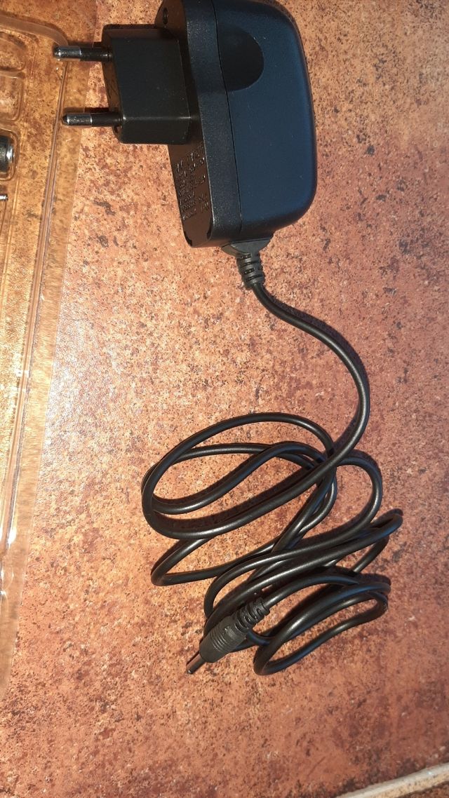 Cargador, con distintos tipos de enchufe