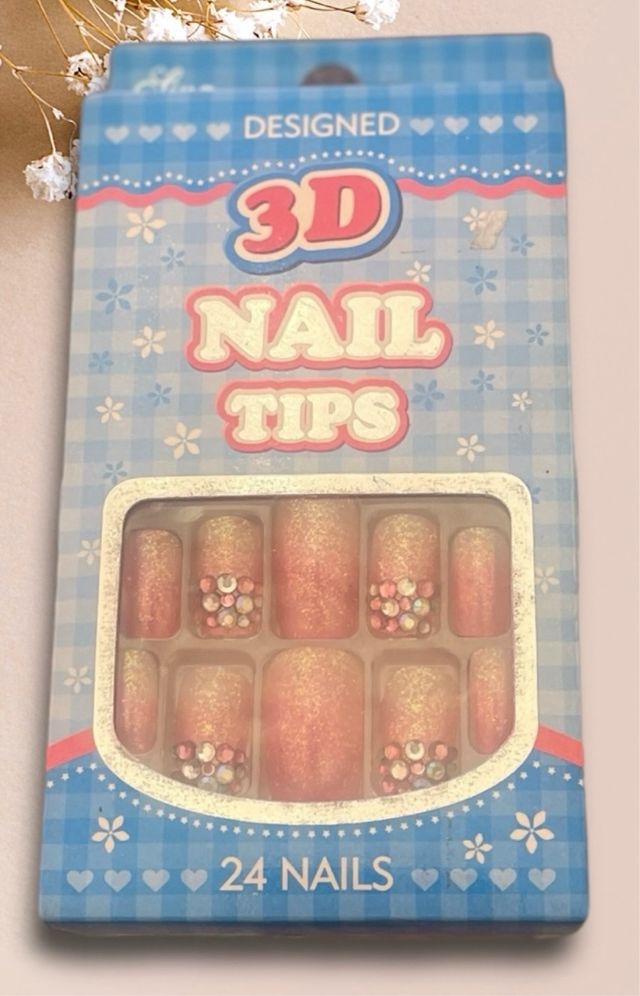 Unghie finte Sina Nails 3D rosa e strass