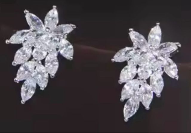 Orecchini strass a lobo piccoli.