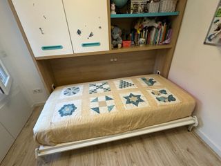 Cama plegable con mueble