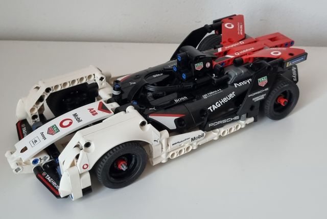 LEGO TECHNIC 42137 Formula E Porsche 99X Electric