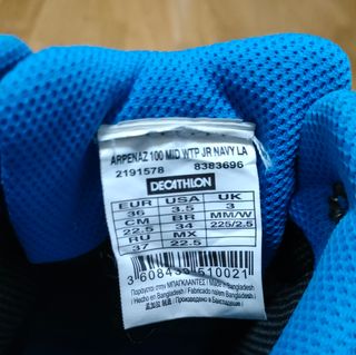 Bota de montaña niño.