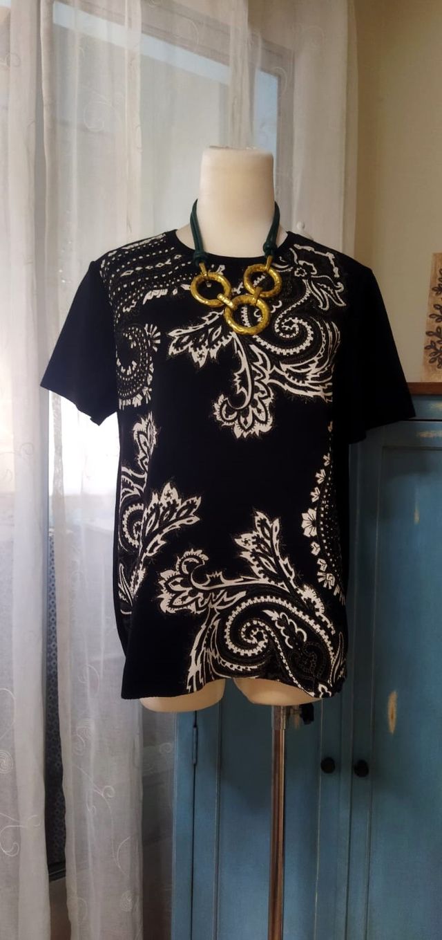 Camiseta hilos dorados Zara