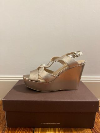 Sandalias doradas