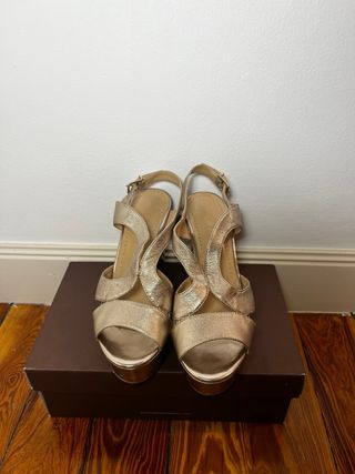 Sandalias doradas