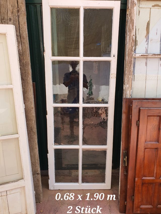 grande ventana de patio con rejas.