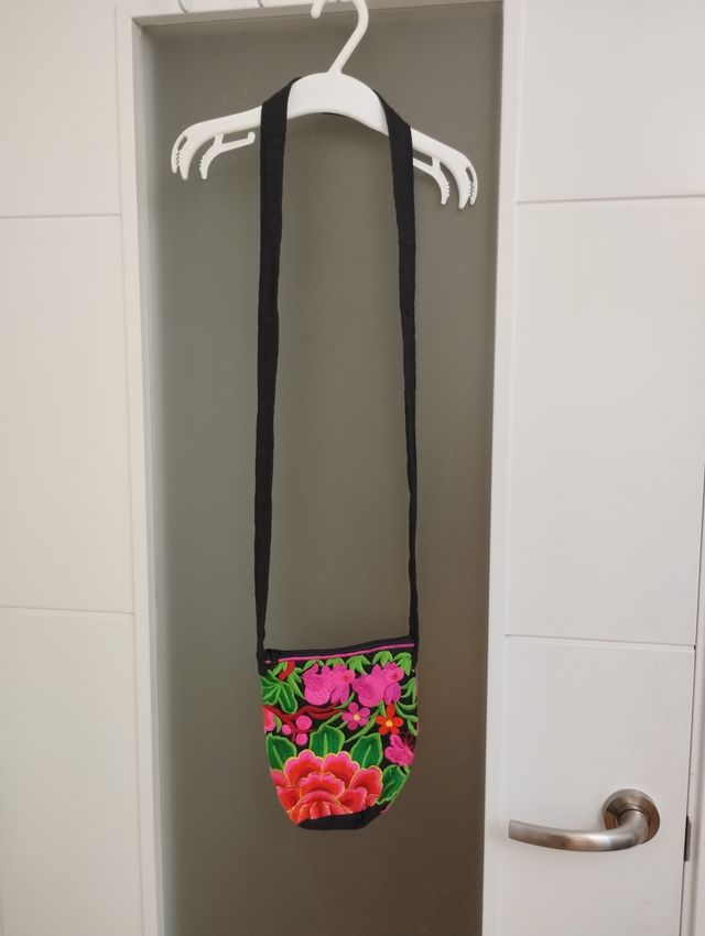 Bolso con bordado