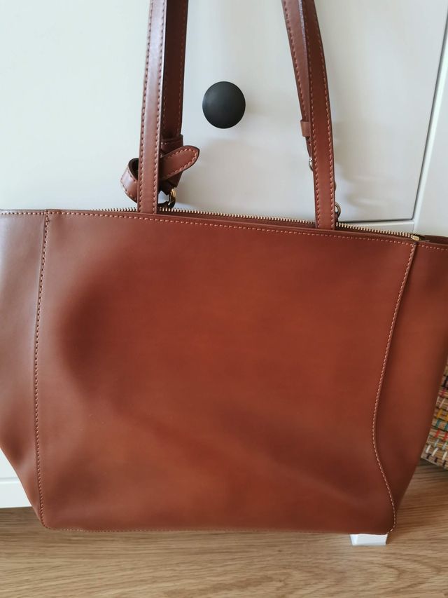 Mala grande Guess Luxe de piel auténtica