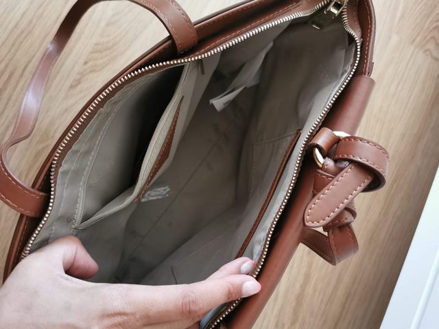 Mala grande Guess Luxe de piel auténtica