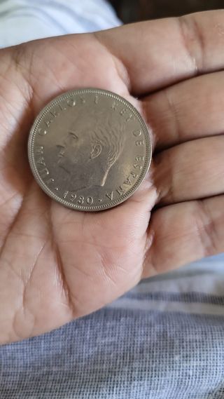 Monedas una es d 100 pesetas otra tiene 150 años 