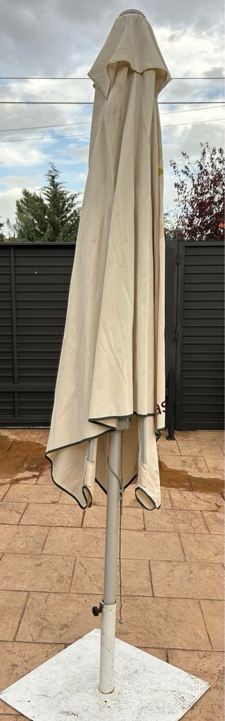 Parasol XL 2.5x2.5m y base plancha de acero 18kg