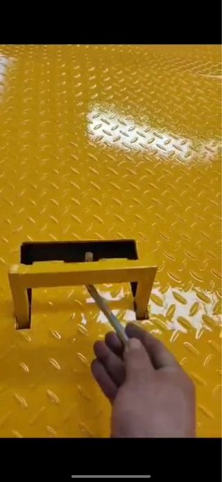 RAMPA PARA CARGA CONTENEDORES EN EL SUELO