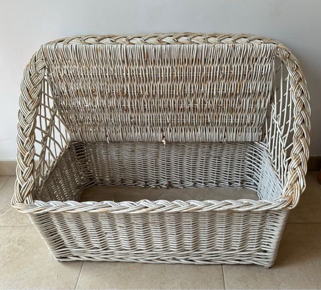 Sofà de mimbre con almacenaje