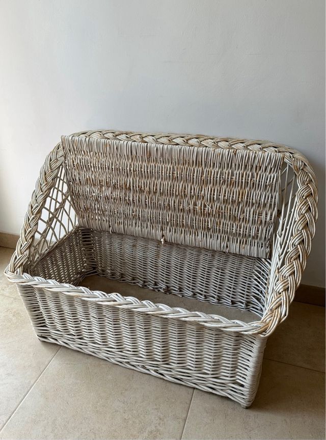 Sofà de mimbre con almacenaje