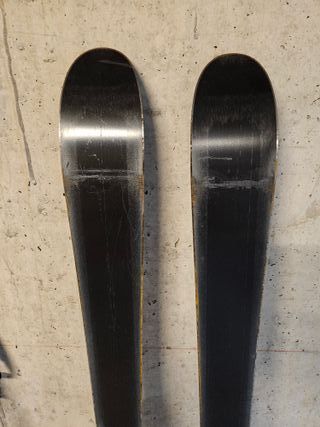 Sci Salomon Scrambler 22 155cm con bastoncini