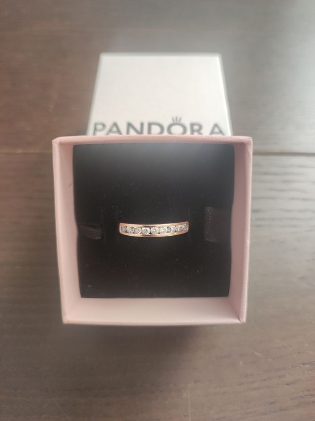 Anillo de oro 18k con piedras preciosas